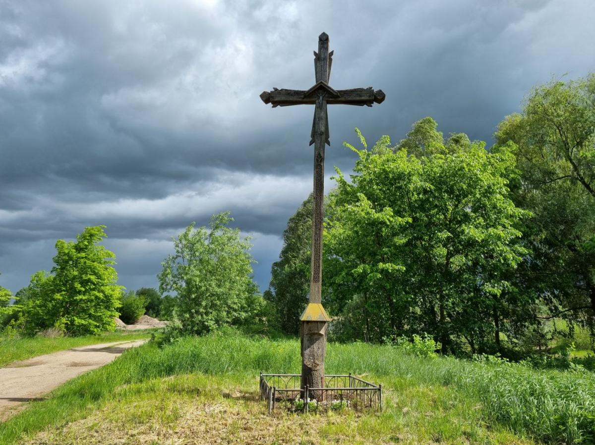 Kryžius Baluškių kaimo žmonėms